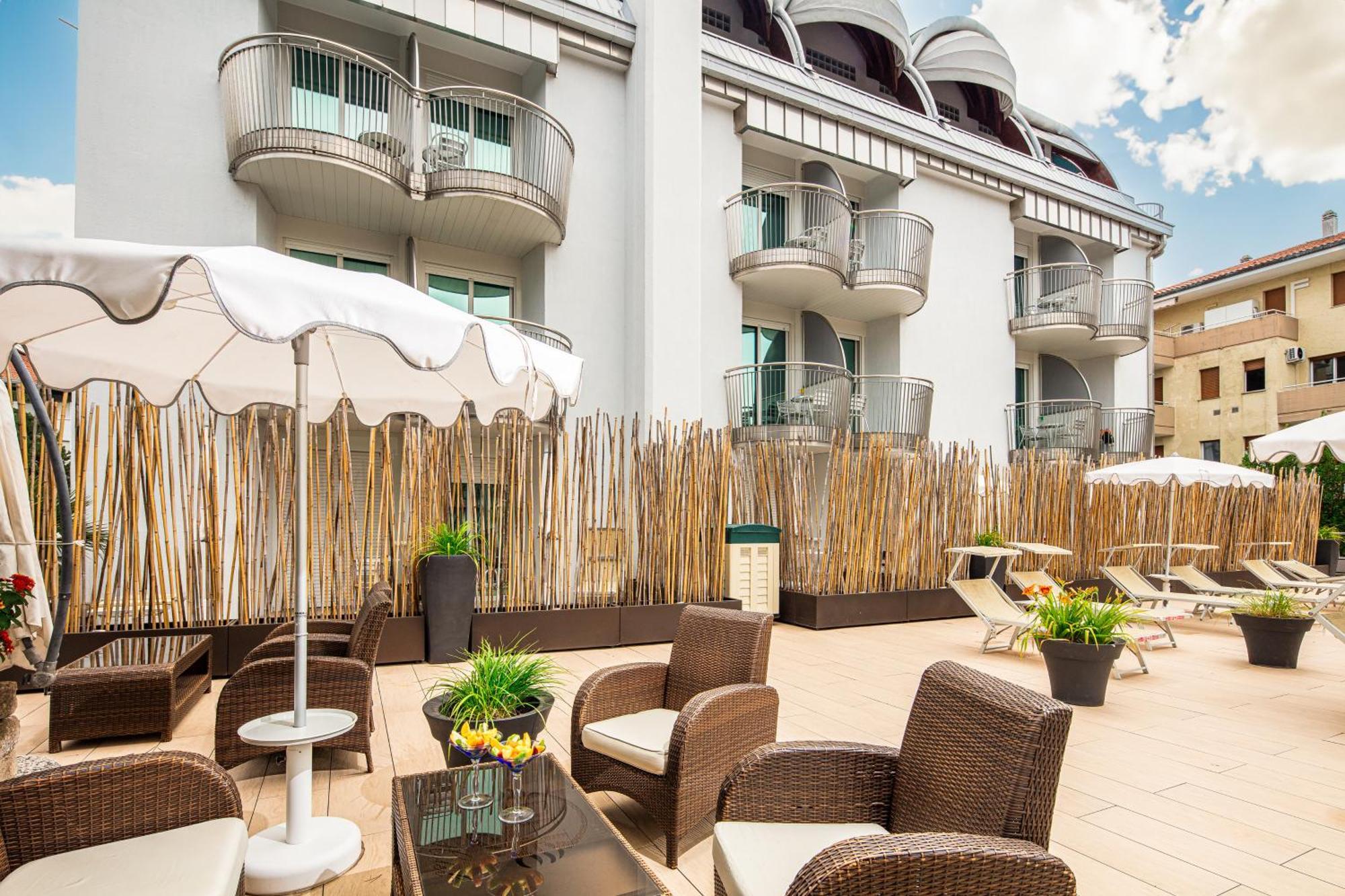 Park Hotel ลินญาโน ซับเบียโดโร ภายนอก รูปภาพ