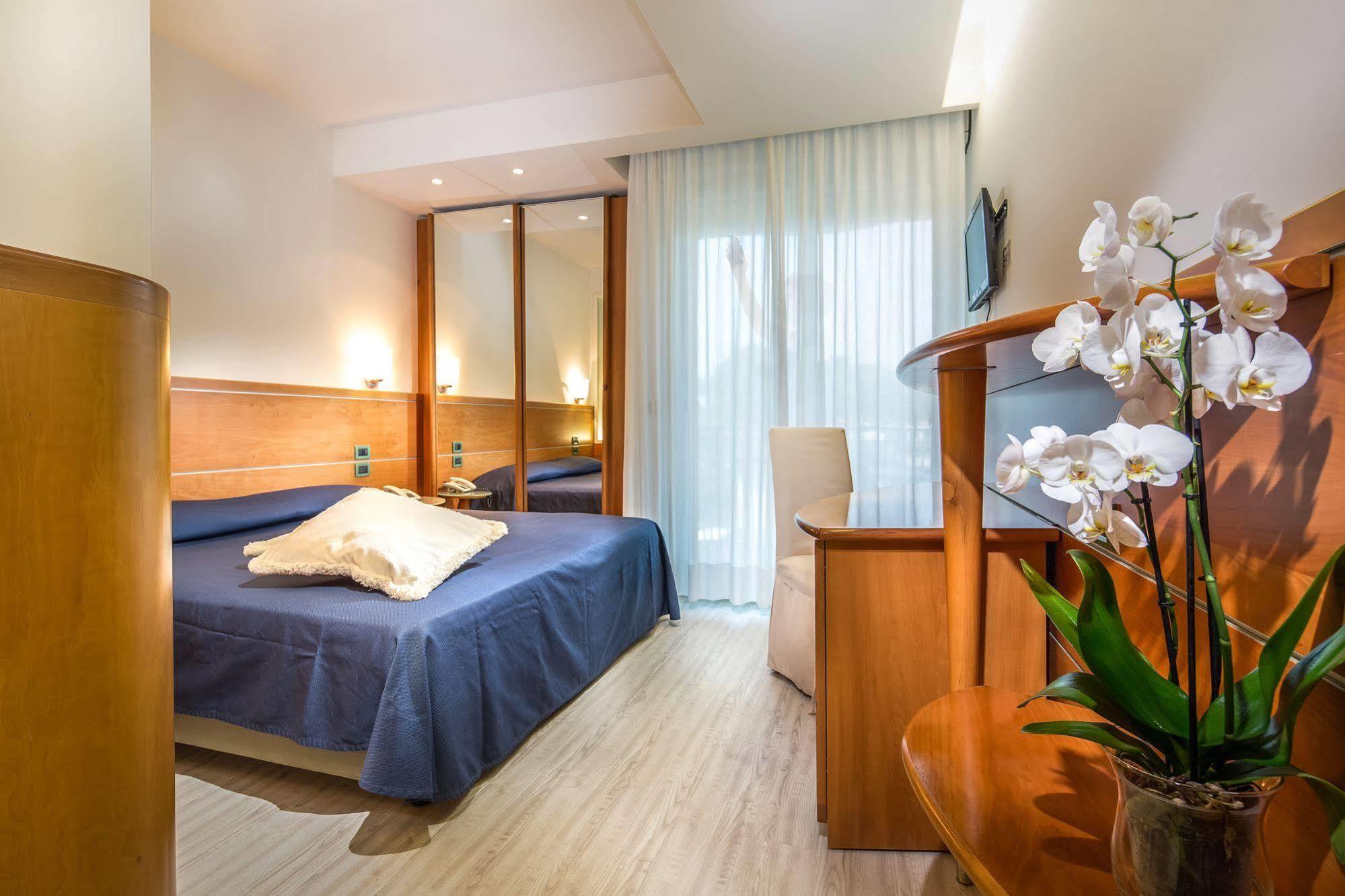 Park Hotel ลินญาโน ซับเบียโดโร ภายนอก รูปภาพ